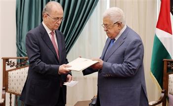 رئيس الوزراء الفلسطيني يقدم عمل الحكومة الفلسطينية الجديدة لـ عباس