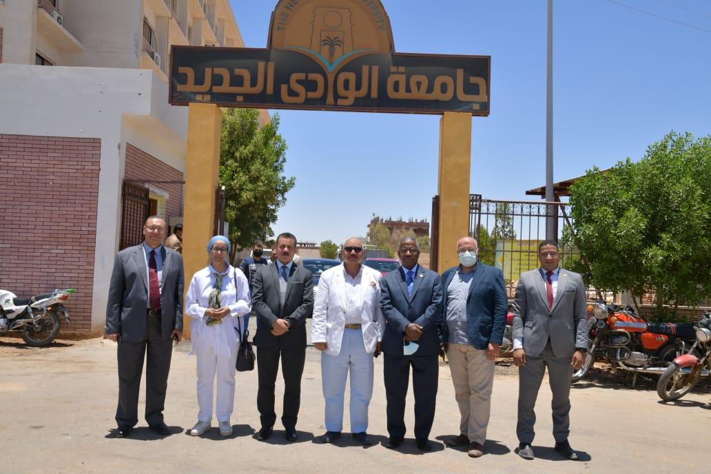 وفد الاتصالات يزور جامعة الوادى الجديد