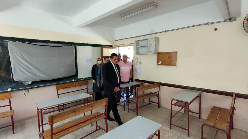 محافظ البحيرة يتفقد بعض المدارس لمتابعة الإستعداد لإمتحانات الثانوية العامة
