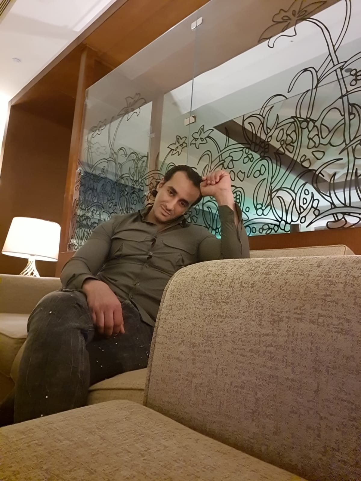 الوجه الجديد محمود القناوى من فندق الجلالة