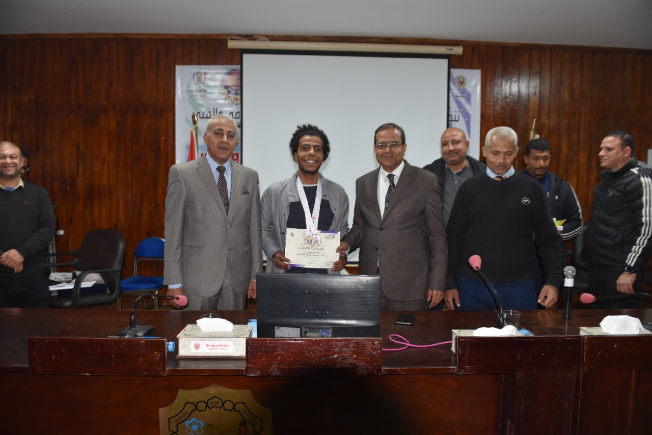 تكريم الطلبة فى جامعة سوهاج