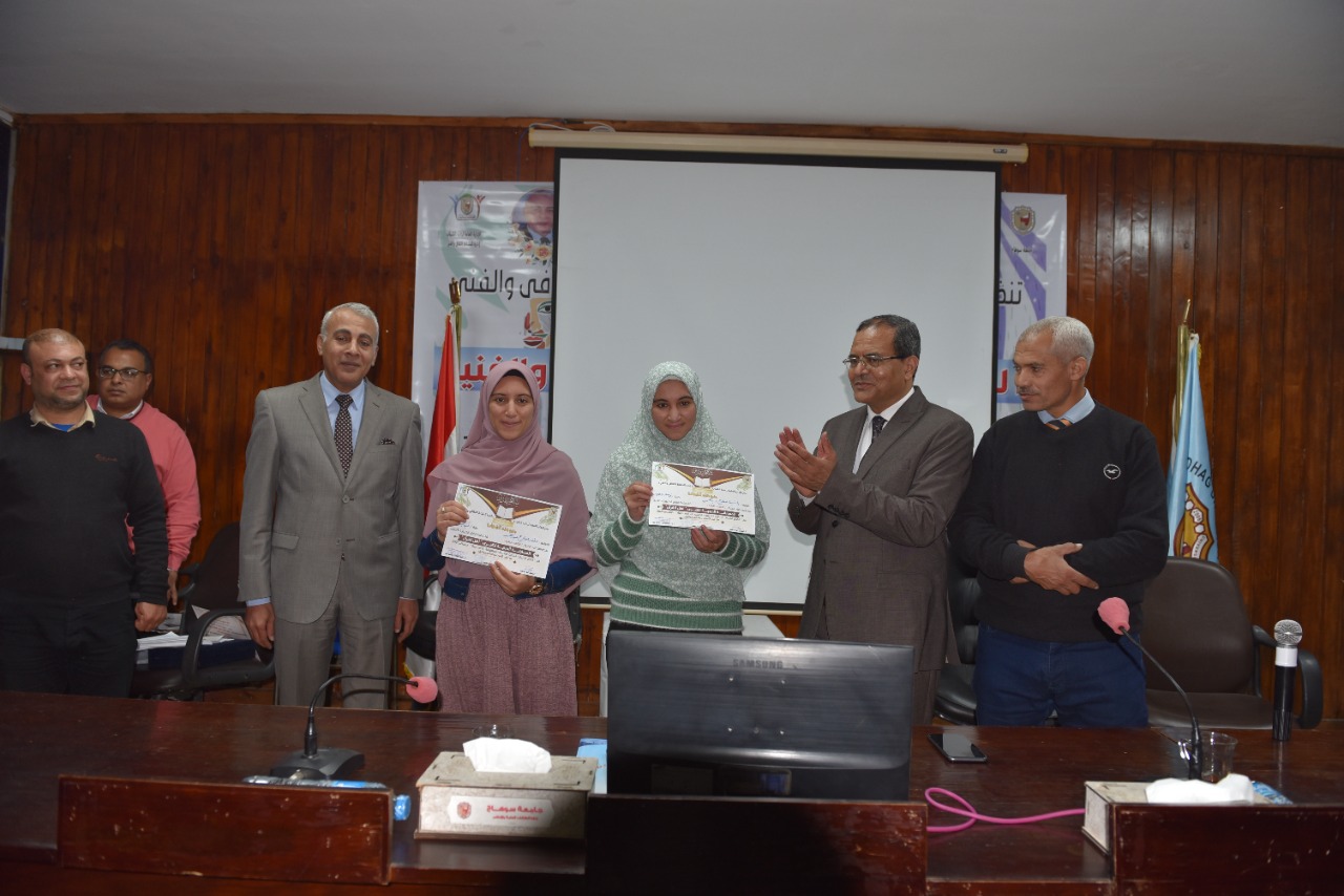 تكريم الطلبة فى جامعة سوهاج