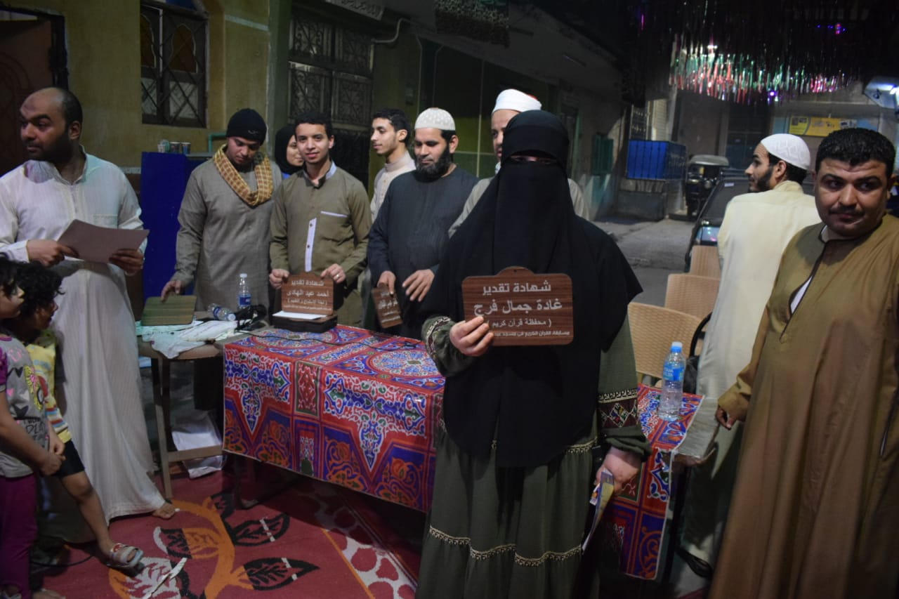  تكريم حفظة القرآن الكريم فى الخصوص