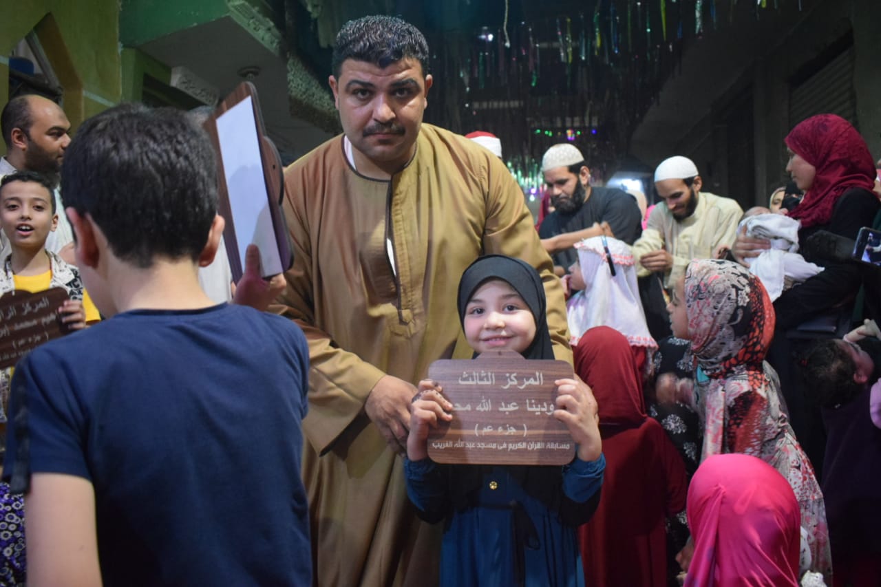  تكريم حفظة القرآن الكريم فى الخصوص