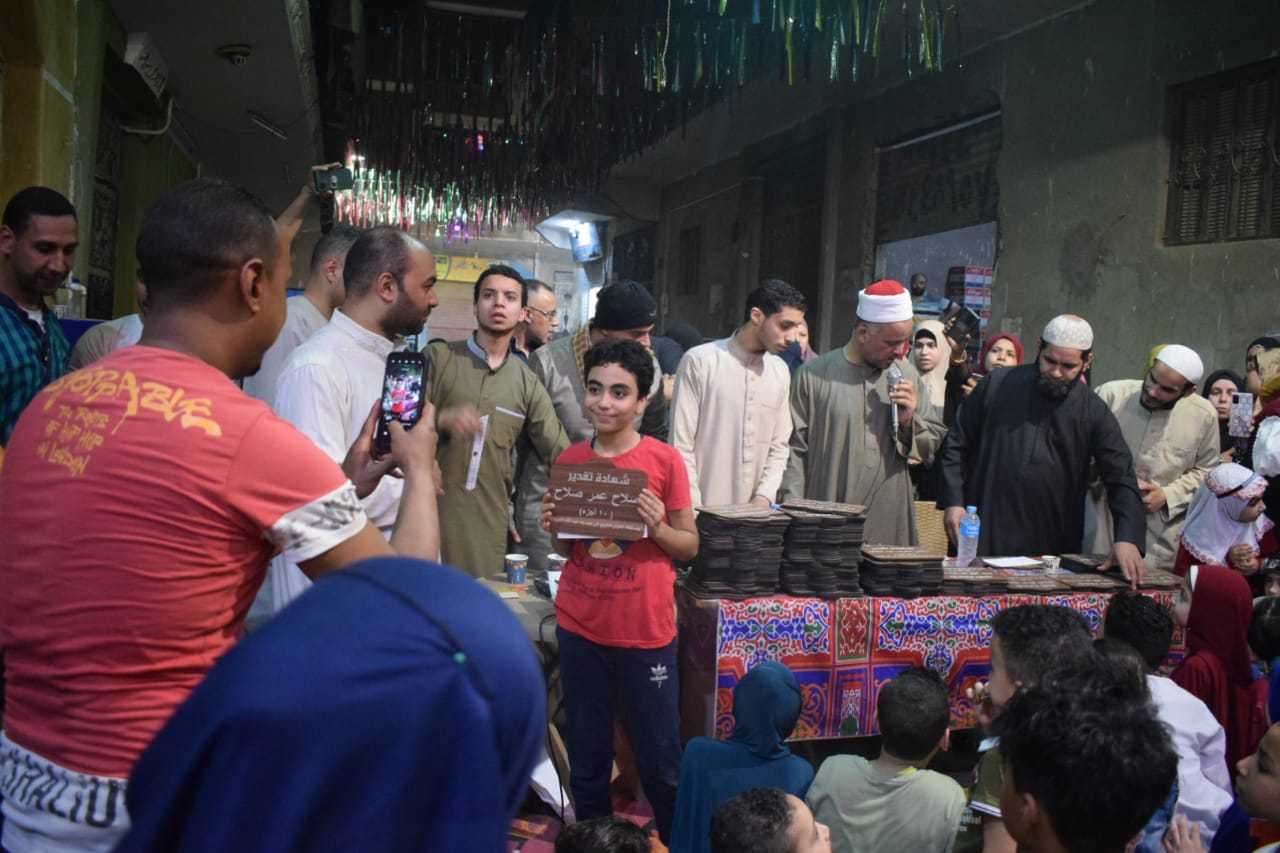  تكريم حفظة القرآن الكريم فى الخصوص