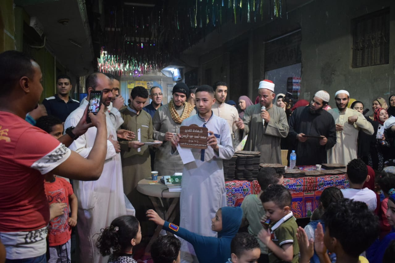  تكريم حفظة القرآن الكريم فى الخصوص