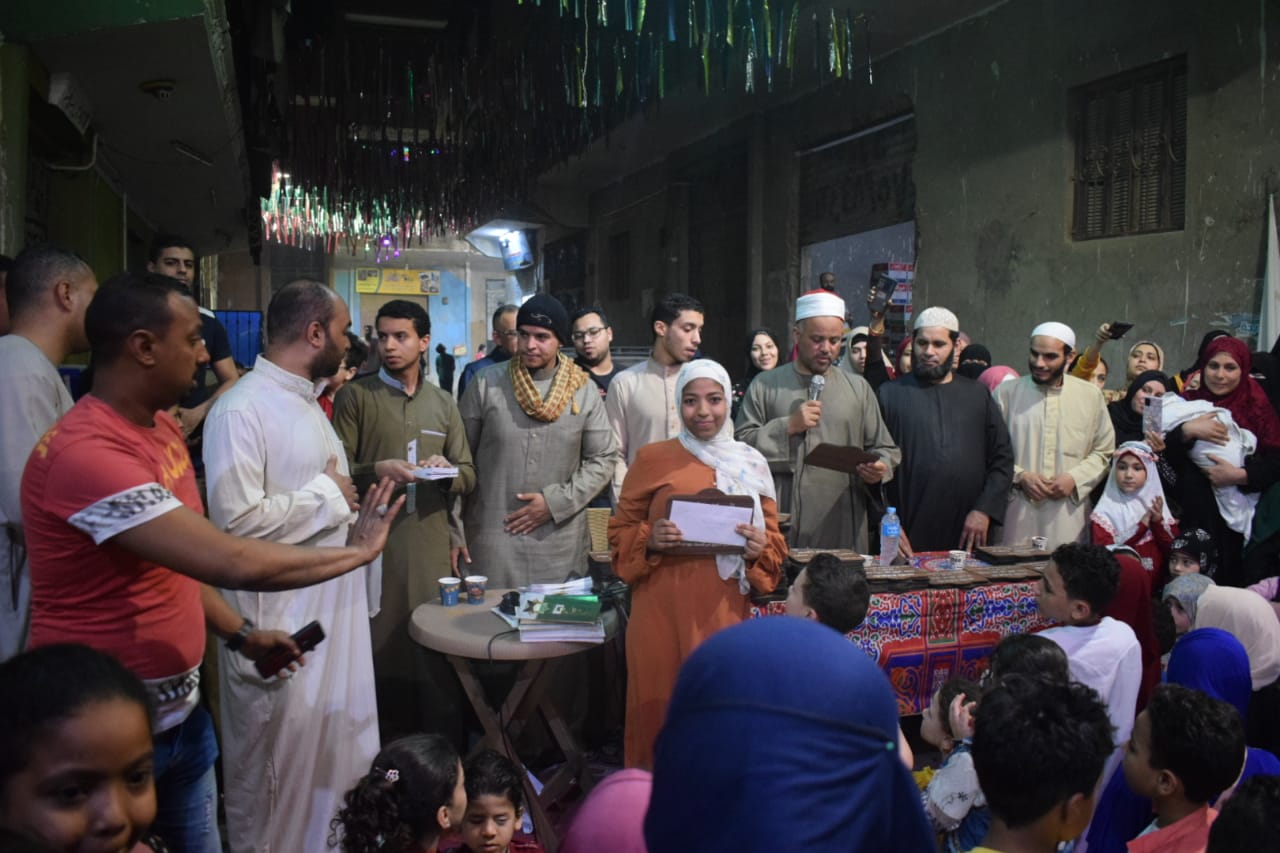  تكريم حفظة القرآن الكريم فى الخصوص