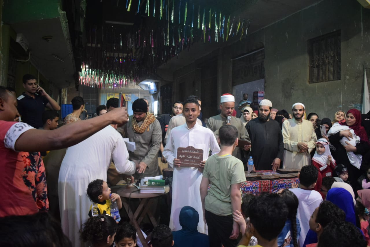  تكريم حفظة القرآن الكريم فى الخصوص