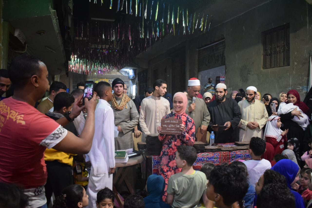  تكريم حفظة القرآن الكريم فى الخصوص