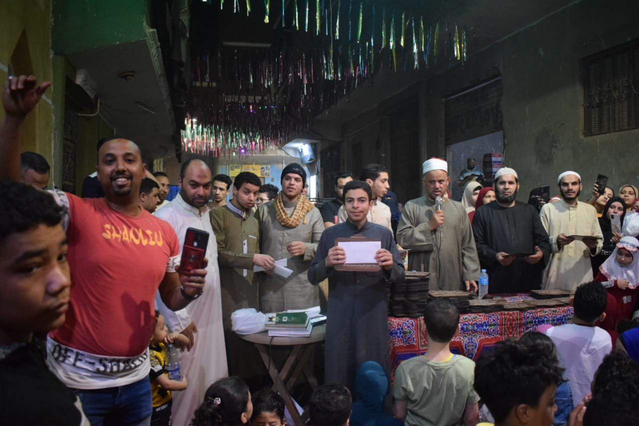  تكريم حفظة القرآن الكريم فى الخصوص