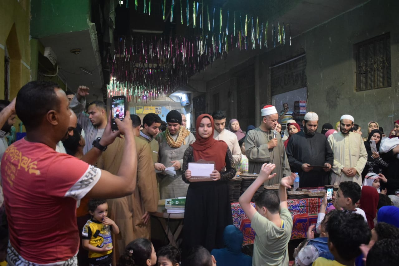  تكريم حفظة القرآن الكريم فى الخصوص