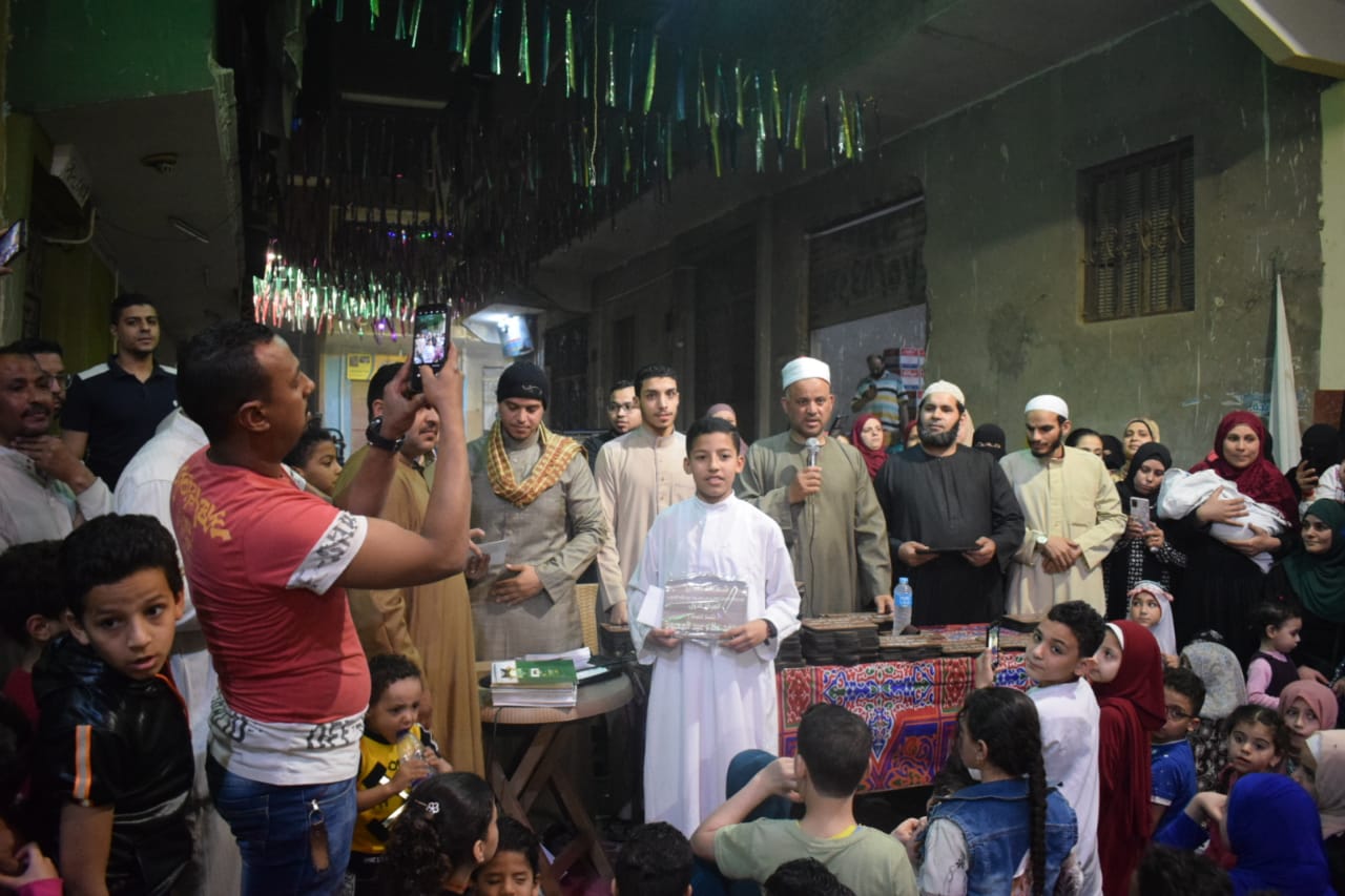 تكريم حفظة القرآن الكريم فى الخصوص