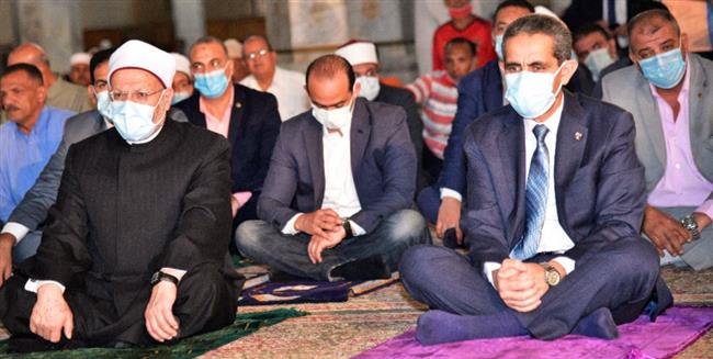مفتى الجمهورية ومحافظ الغربية وشيخ الصوفية يؤدون صلاة الجمعة بالسيد البدوي