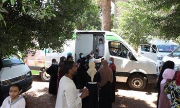 الكشف على 946 مواطنا في قافلة طبية مجانية بقنا ضمن حياة كريمة