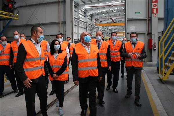 وزير النقل يتفقد مراحل تصنيع الـ 6 قطارات متعاقد عليها بمصانع الشركة في إسبانيا