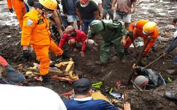   مصرع 7 أشخاص جراء وقوع انهيار أرضي في إندونيسيا