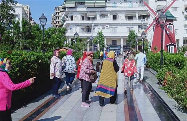 إقبال المواطنين على حديقة فريال التاريخية  ببورسعيد