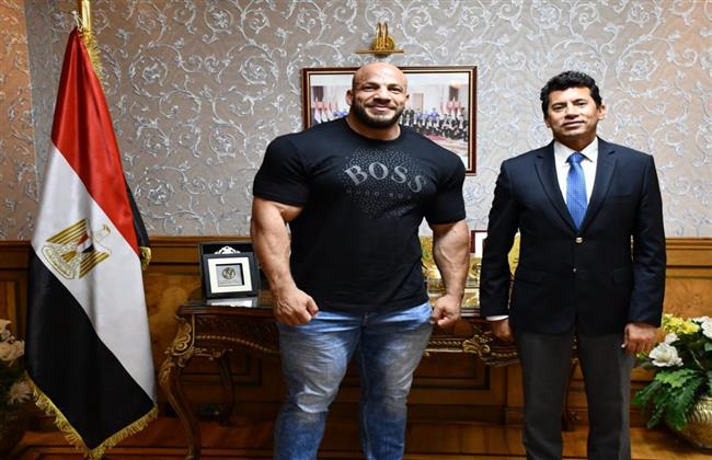 «صبحى» يهنئ «بيج رامي» بالفوز بلقب مستر أولمبيا
