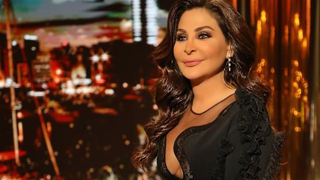 شاهد إليسا تعتمد اللون الأسود لإحياء حفل تكريم الإعلاميين بلبنان
