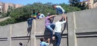   طلاب يقفزون من فوق الأسوار في مدرسة بالمنوفية