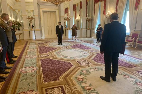 السفير المصري في بودابست يُقدم أوراق اعتماده إلى رئيس جمهورية المجر