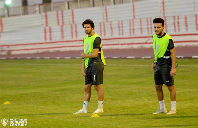 مدرب الزمالك يمنح محمود علاء تعليمات فنية خاصة 