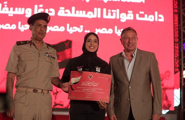 الأهلي يكرم فريال أشرف في احتفالية انتصارات أكتوبر المجيدة