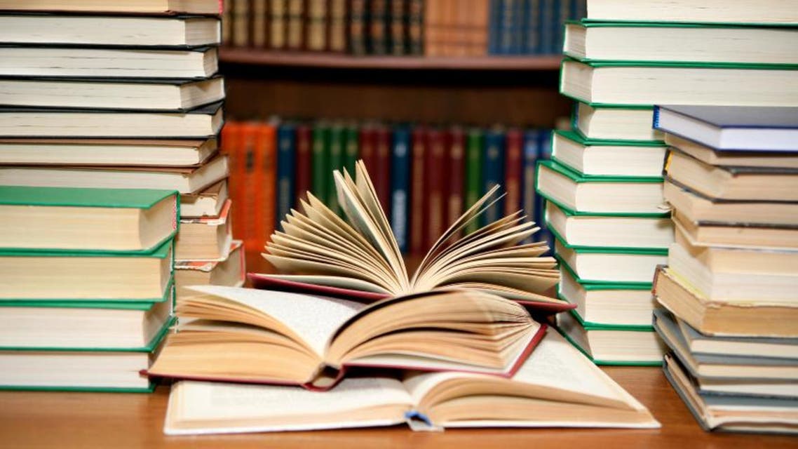 "حرب داخلية".. كتاب جديد  للكاتب شريف أنور