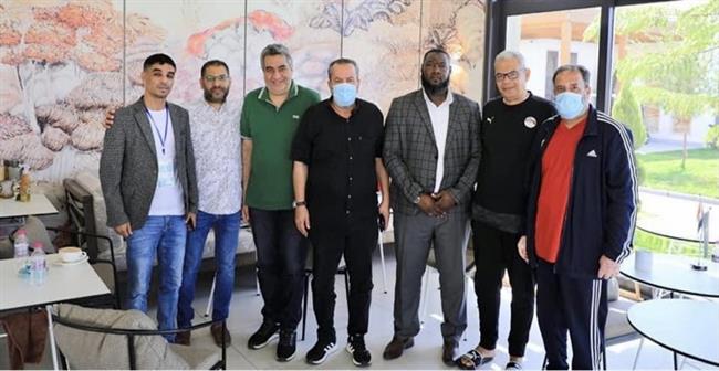 قبل مباراة مصر وليبيا رئيس الاتحاد الليبى يزور بعثة الفراعنة