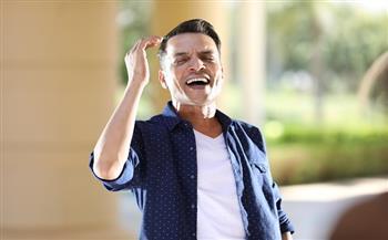 فيديو|| طارق الشيخ يطرح أحدث أغانيه "طافية سيجارة"