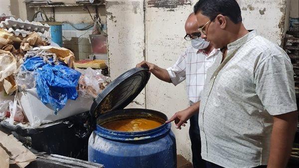 ضبط 2 طن أغذية وزيوت فاسدة في الدقهلية