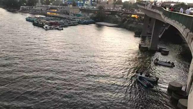 مفاجأة فى ميكروباص كوبري الساحل.. ماذا عثر فى قاع النيل؟