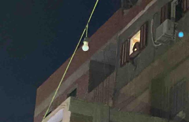 نائب مأمور حلوان ينقذ شاب حاول الانتحار بإلقاء نفسه من الطابق السادس