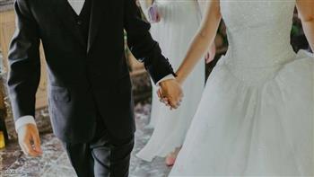 ضيعت مستقبله.. عروس تقذف عريسها بكرة بيسبول في منطقة حساسة| شاهد