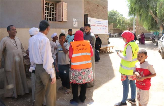 تخصصات متعددة بقافلة جامعة جنوب الوادي بقرية أبوعمورى بنجع جمادى