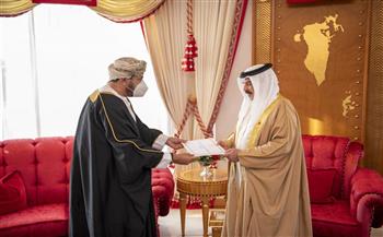   رسالة خطية من سلطان عُمان إلى ملك البحرين حول العلاقات الثنائية