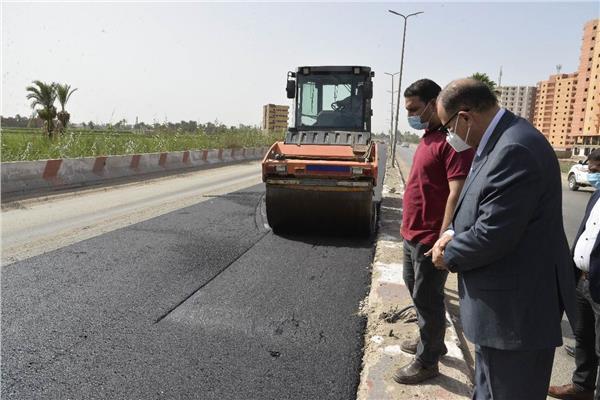 محافظ أسيوط يعلن رصف الطريق الدائرى بقرية النواورة