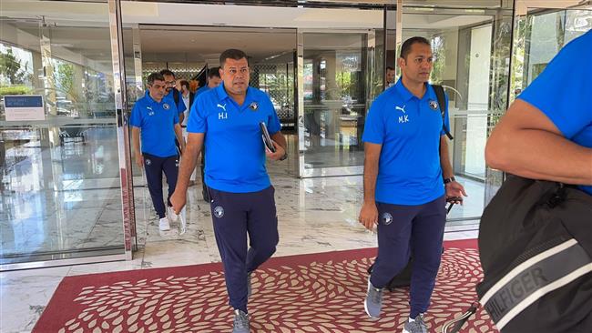 لاعبو الزمالك يعاينون أرضية ستاد "نيايو الوطني"