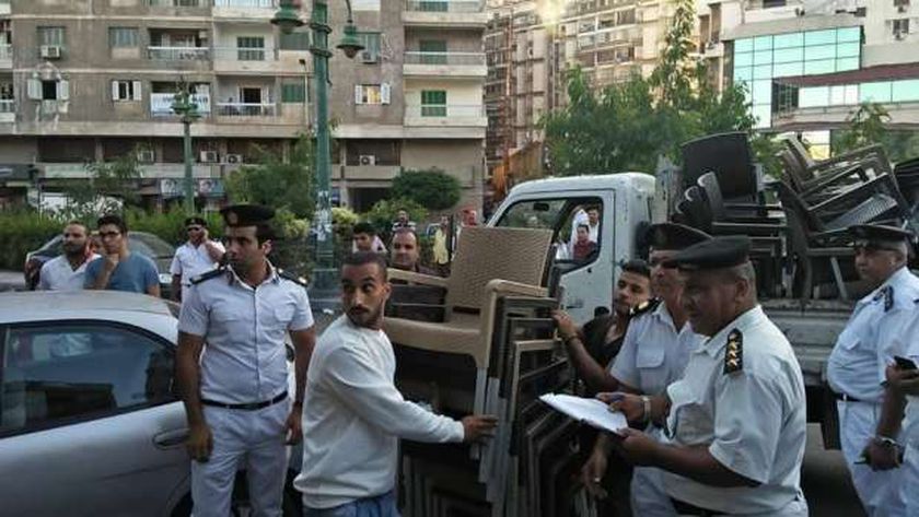 حملات لإزالة السقائف الحديدية بمنطقة المنشية بالإسكندرية