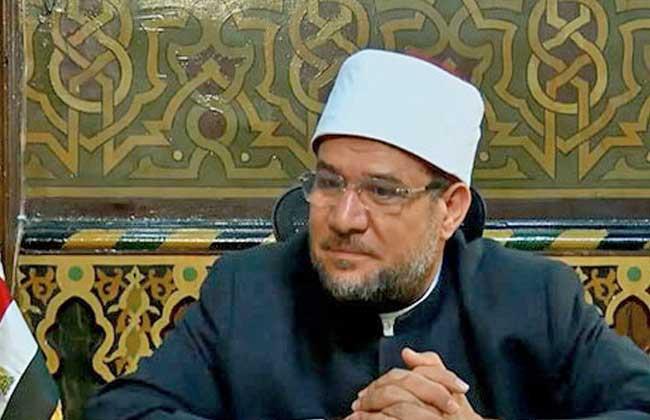 بالفيديو.. وزير الأوقاف يعلن الانتهاء من إصدار سلسلة "رؤية " ويهديها للرئيس 