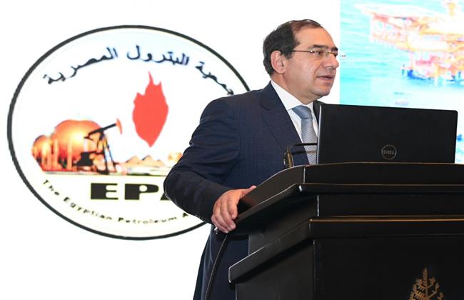 الملا يستعرض نجاحات قطاع البترول