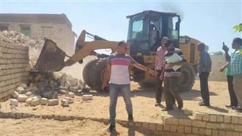  إزالة ١٥ حالة تعدى على أملاك الرى بقنا