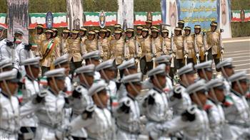   وزير الدفاع الكويتي يعلق على انضمام النساء للجيش