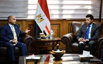 وزير الرياضة يلتقي وفد الاتحاد الدولي للسباحة