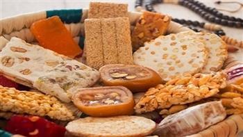 ما حكم شراء الحلوى والتهادي بها؟