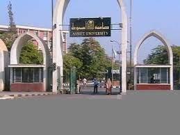 جامعة أسيوط تنتهي من تطعيم 70% من العاملين و67% من الطلاب