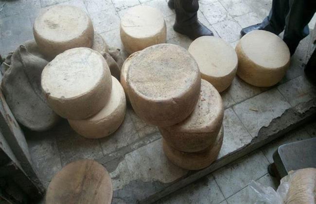 ضبط ١٧٠٠ كجم جبن رومى  منتهية الصلاحية بمطروح