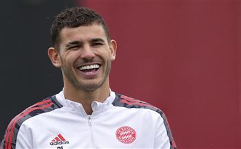 لوكاس هيرنانديز يشارك مع بايرن ميونخ في مباراة بنفيكا 