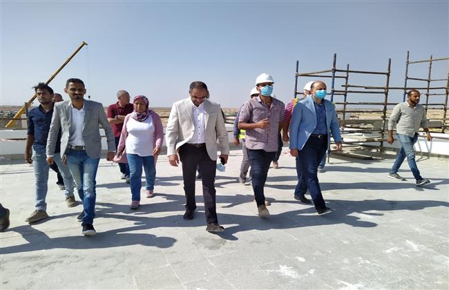 مسئولو  الإسكان يتفقدون مشروعات المياه والصرف بالعلمين الجديدة