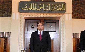   السيسي يلتقط الصور التذكارية مع مجلس القضاء الأعلي بمركز المنارة